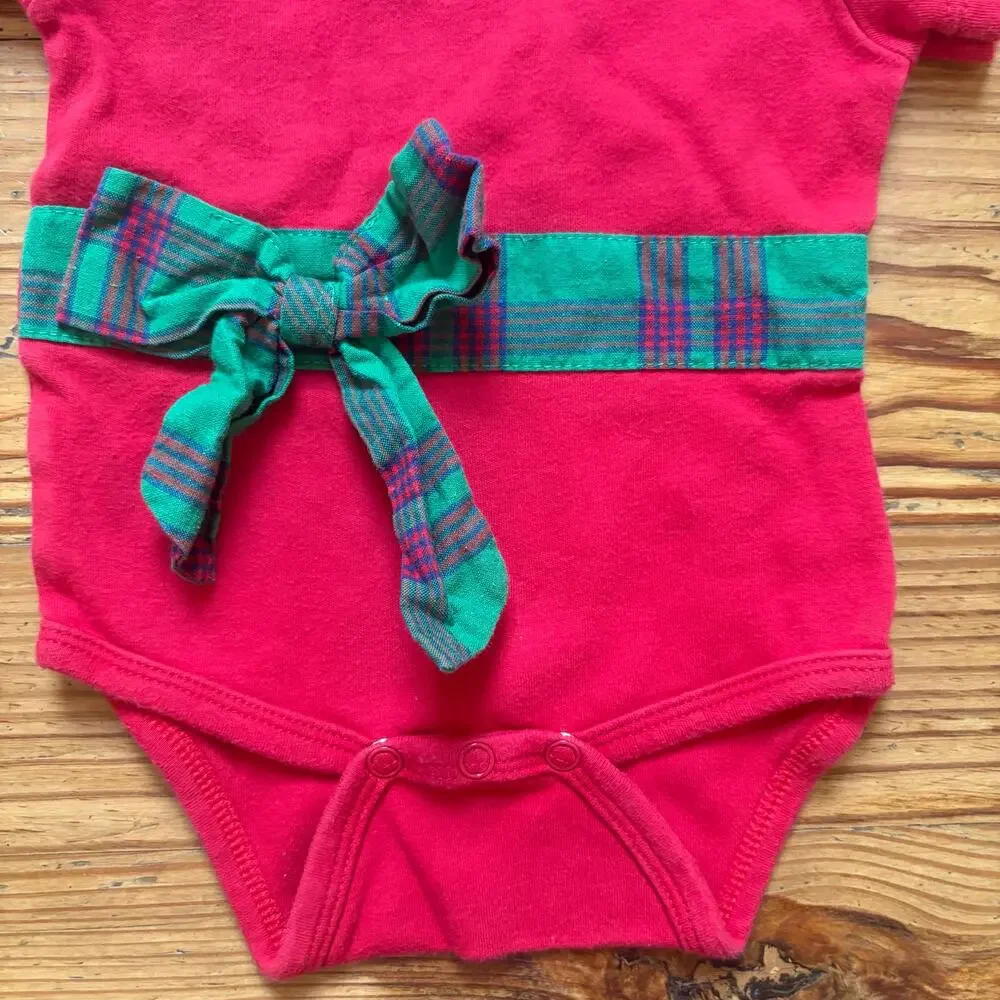 Ella Jackson holiday Christmas red plaid short sleeve baby bodysuit‎ SIZE 0-6M